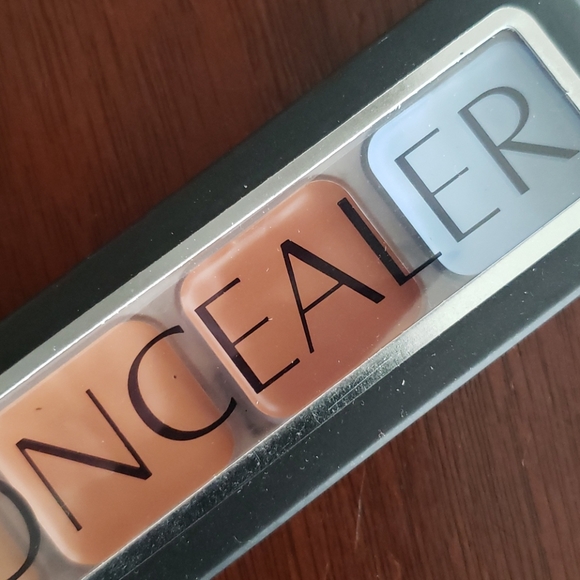 Prolux Allround Concealer - Picture 2 of 5